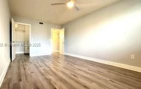 Small Image of 8333 LAKE DR #404, Doral Number 3
