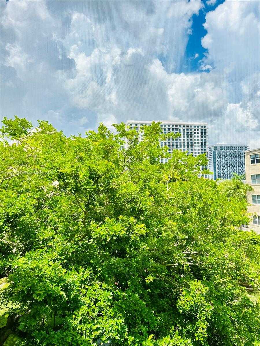 Small Image of 8333 LAKE DR #404, Doral Number 35