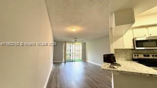 Small Image of 8333 LAKE DR #404, Doral Number 4