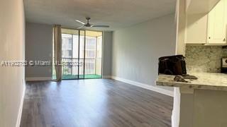 Small Image of 8333 LAKE DR #404, Doral Number 6