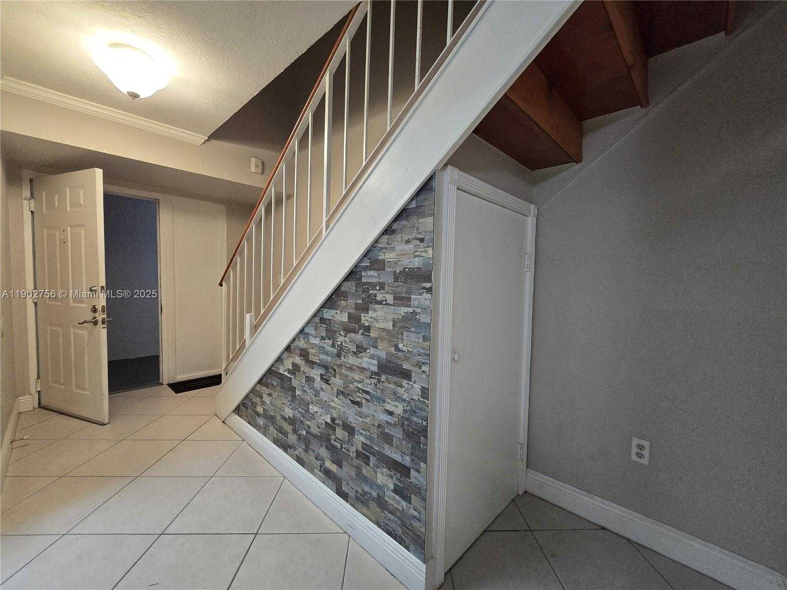 Small Image of 9371 FONTAINEBLEAU BLVD #I226, Miami Number 12