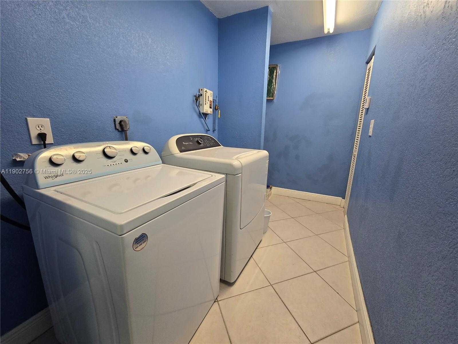 Small Image of 9371 FONTAINEBLEAU BLVD #I226, Miami Number 13