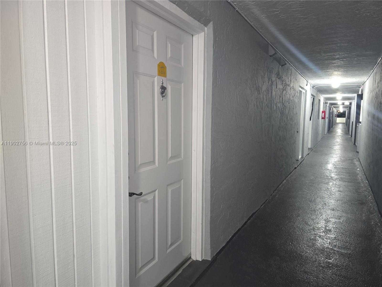 Small Image of 9371 FONTAINEBLEAU BLVD #I226, Miami Number 4