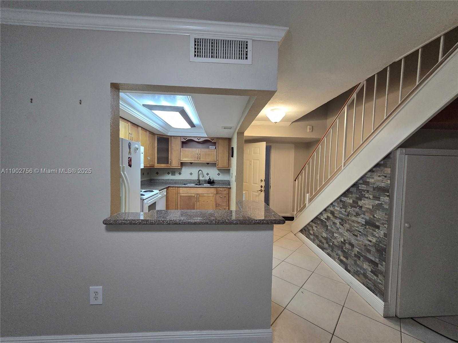 Small Image of 9371 FONTAINEBLEAU BLVD #I226, Miami Number 5