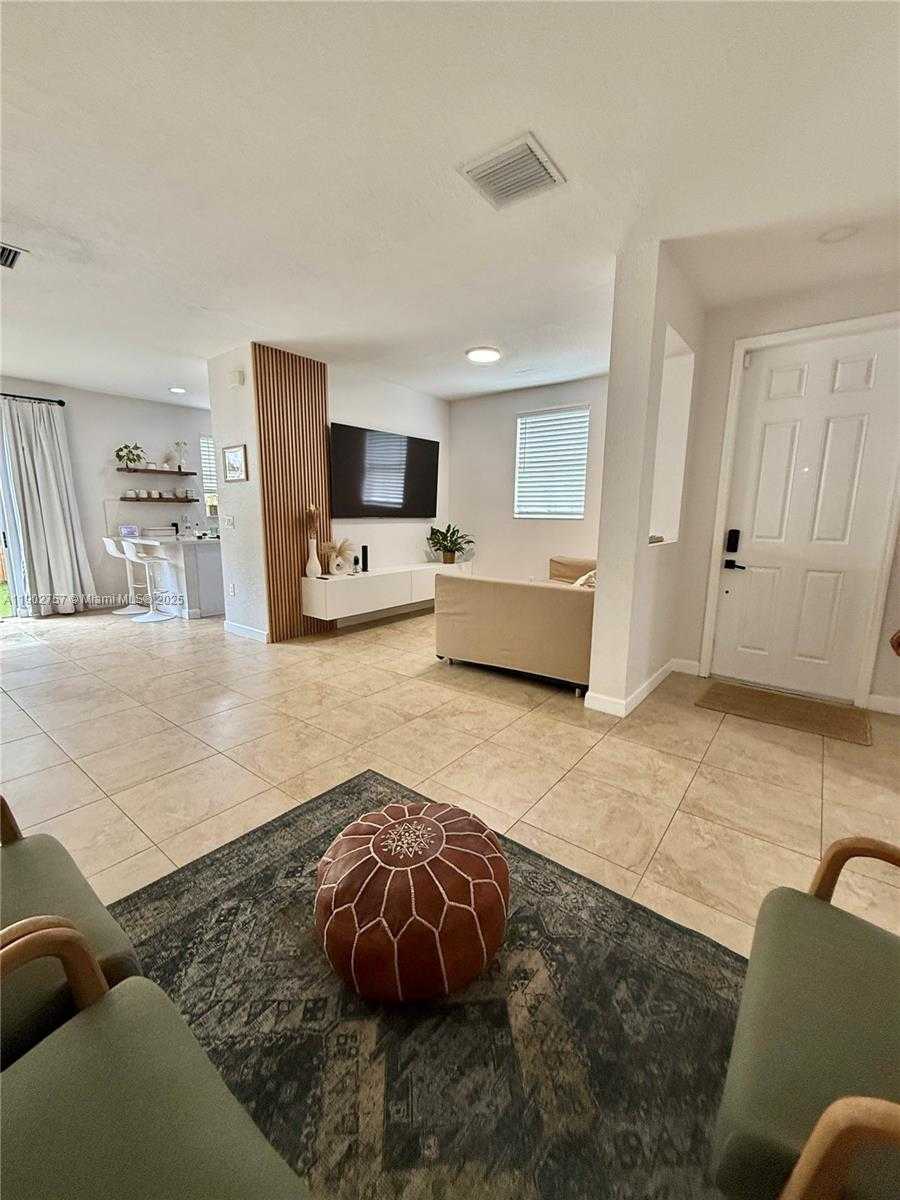 Small Image of 1034 NORTH EAST 208TH ST, Miami Number 11