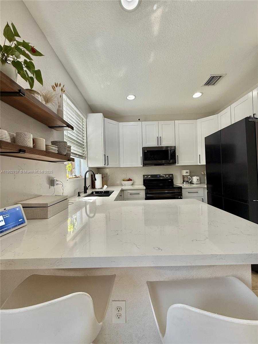 Small Image of 1034 NORTH EAST 208TH ST, Miami Number 14