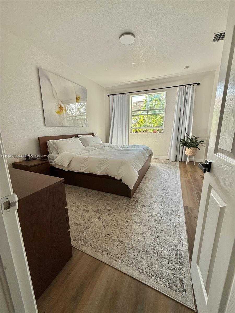 Small Image of 1034 NORTH EAST 208TH ST, Miami Number 26