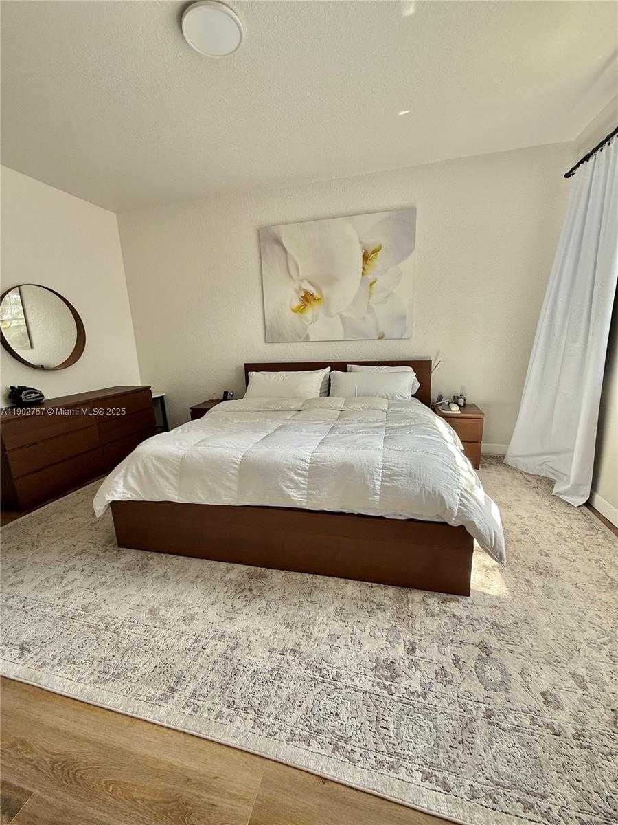 Small Image of 1034 NORTH EAST 208TH ST, Miami Number 27