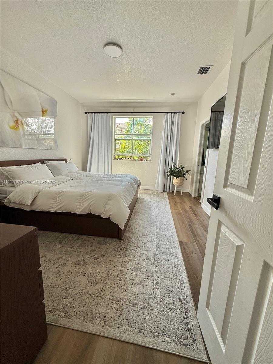 Small Image of 1034 NORTH EAST 208TH ST, Miami Number 28