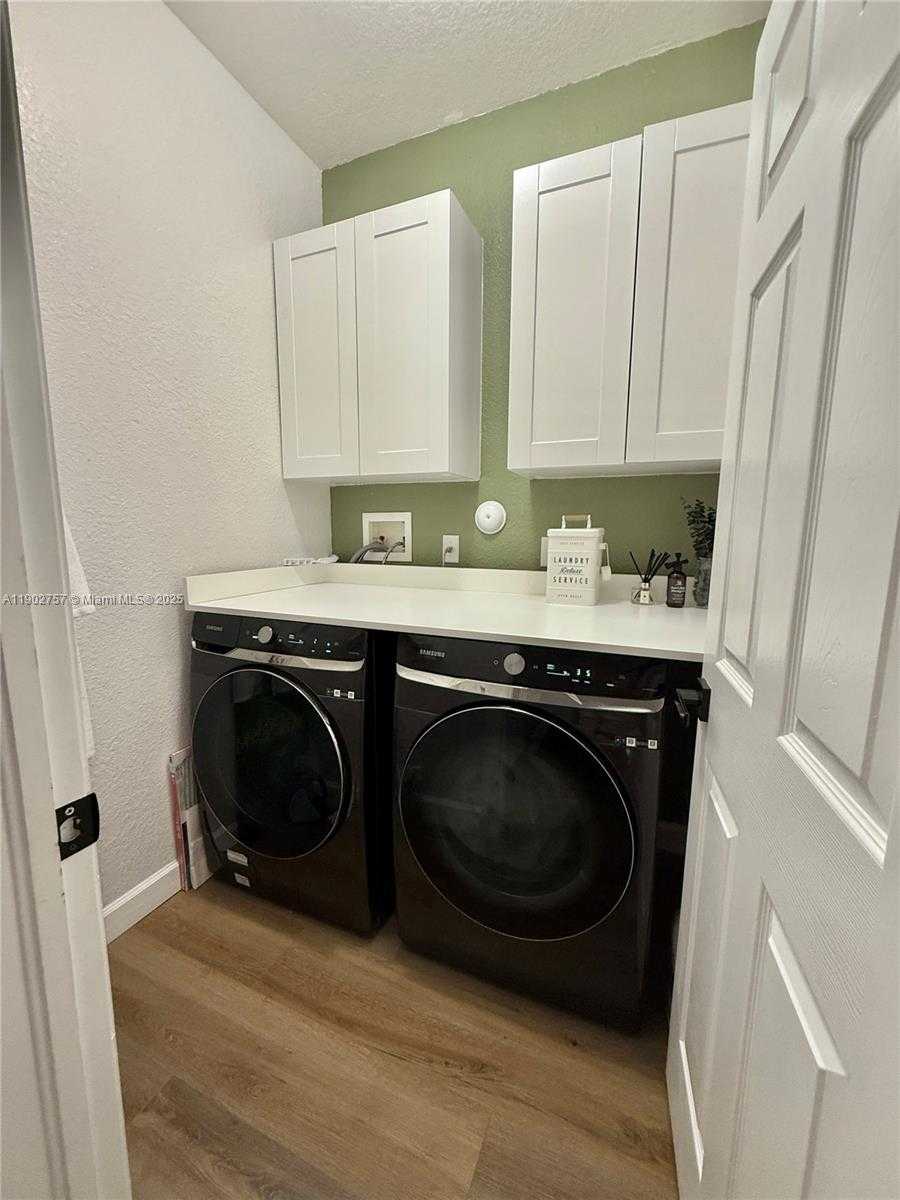 Small Image of 1034 NORTH EAST 208TH ST, Miami Number 30