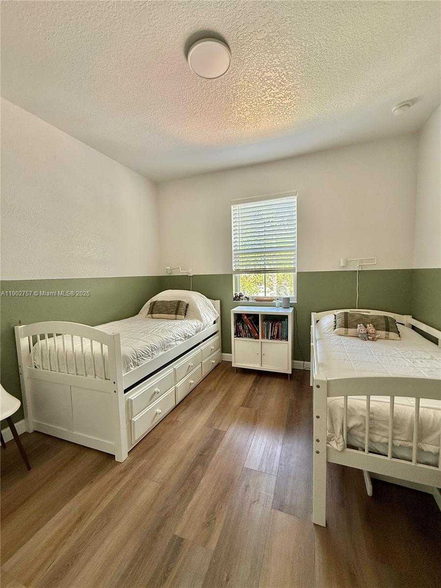 Small Image of 1034 NORTH EAST 208TH ST, Miami Number 35