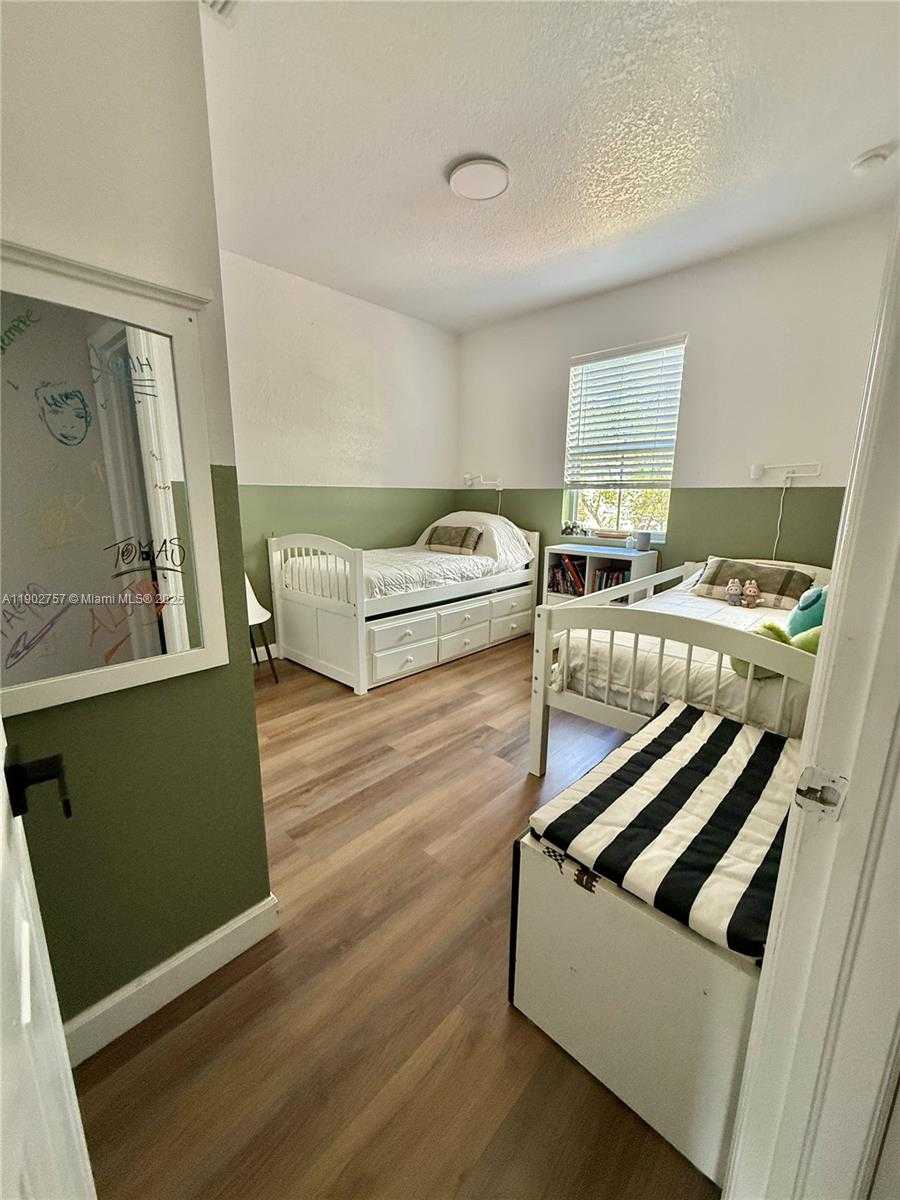 Small Image of 1034 NORTH EAST 208TH ST, Miami Number 36