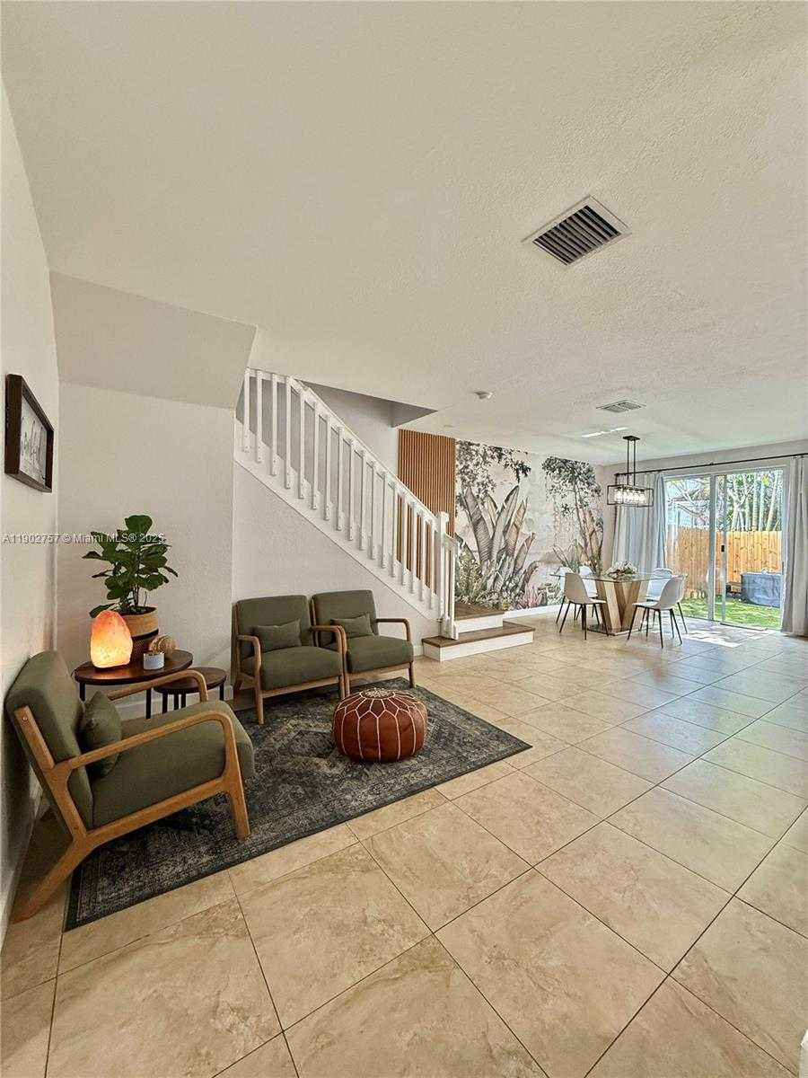 Small Image of 1034 NORTH EAST 208TH ST, Miami Number 5