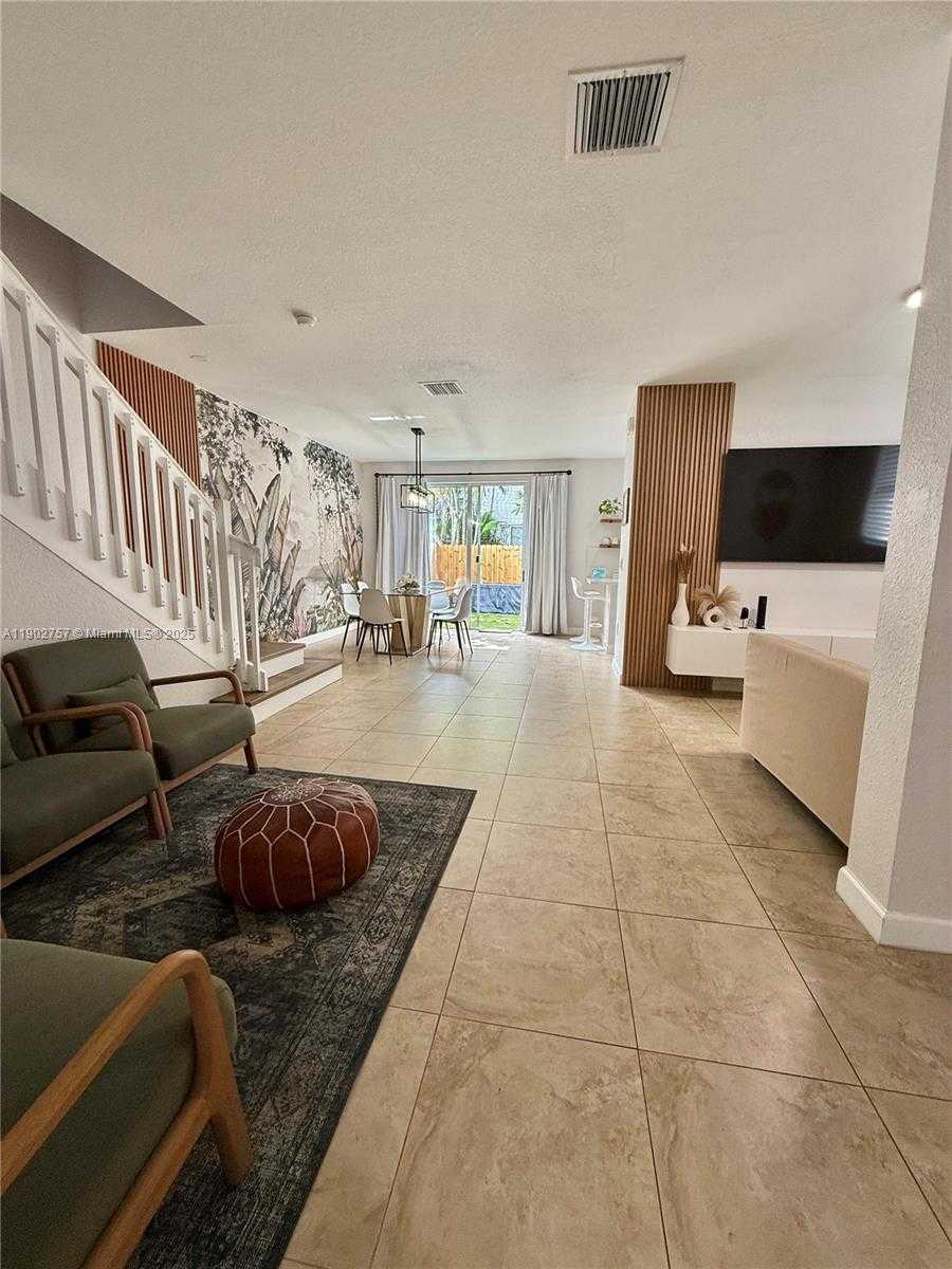 Small Image of 1034 NORTH EAST 208TH ST, Miami Number 7