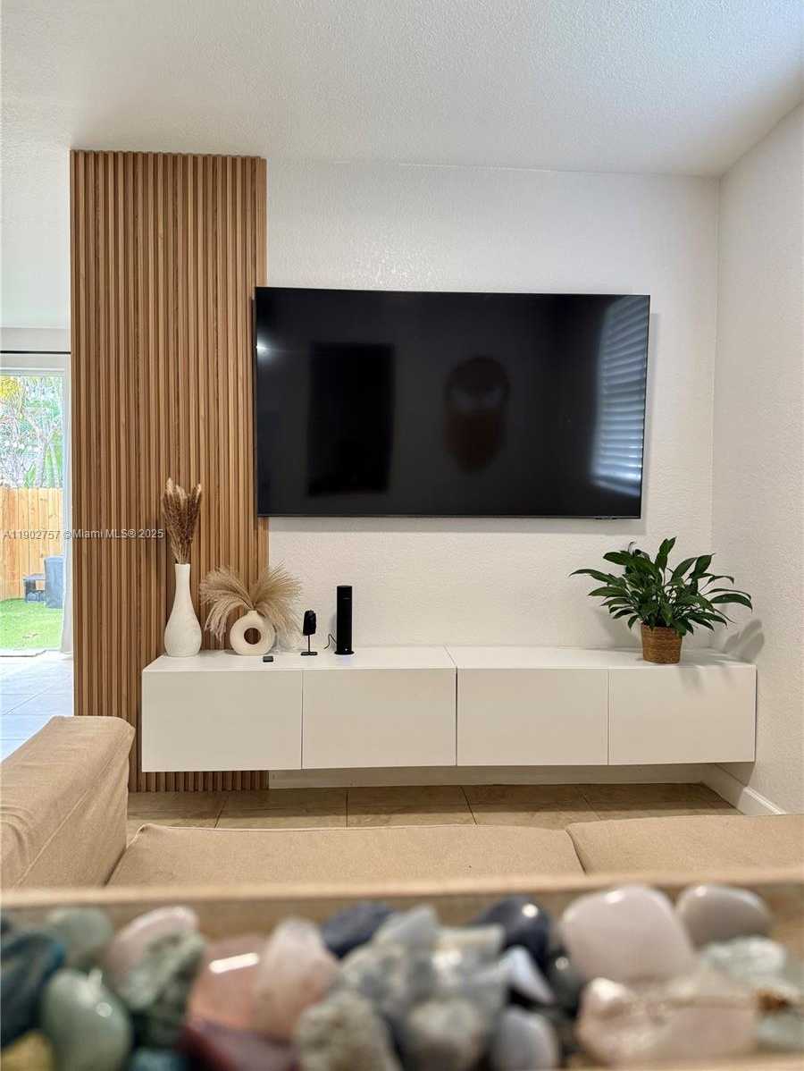 Small Image of 1034 NORTH EAST 208TH ST, Miami Number 9