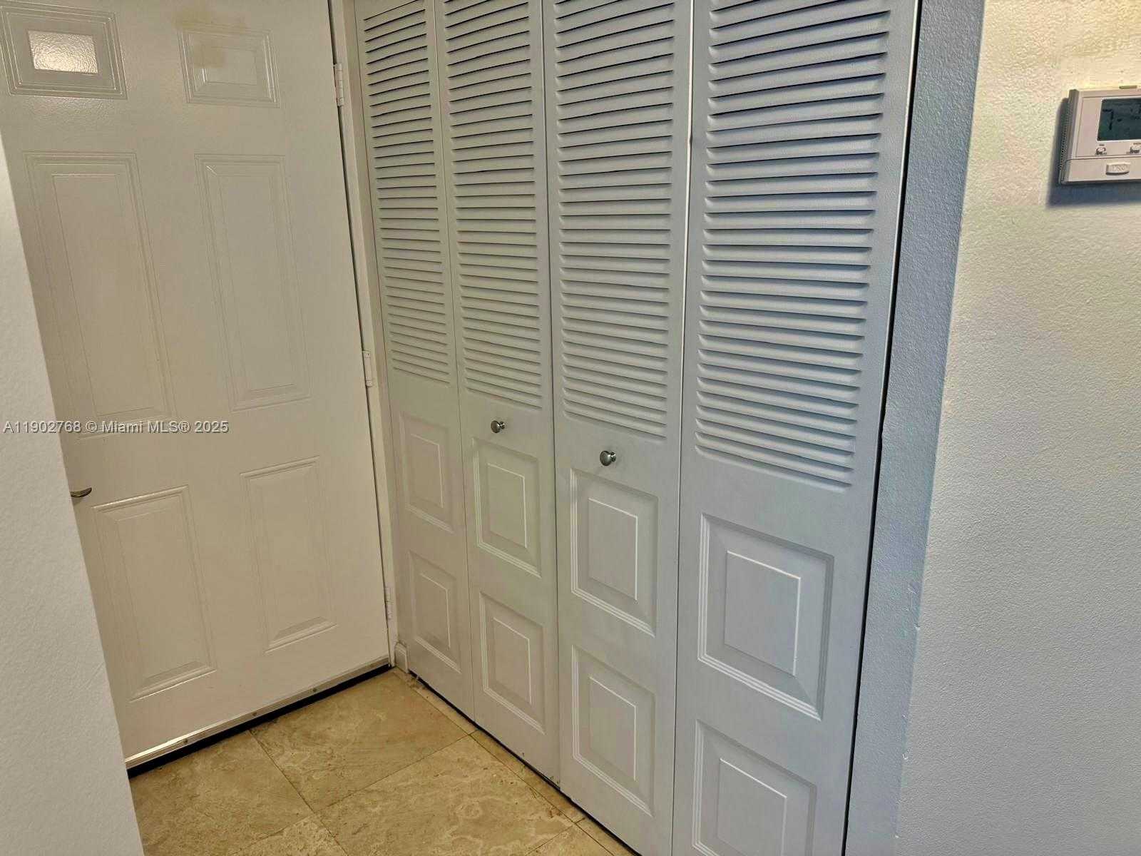 Small Image of 8290 LAKE DR #223, Doral Number 7