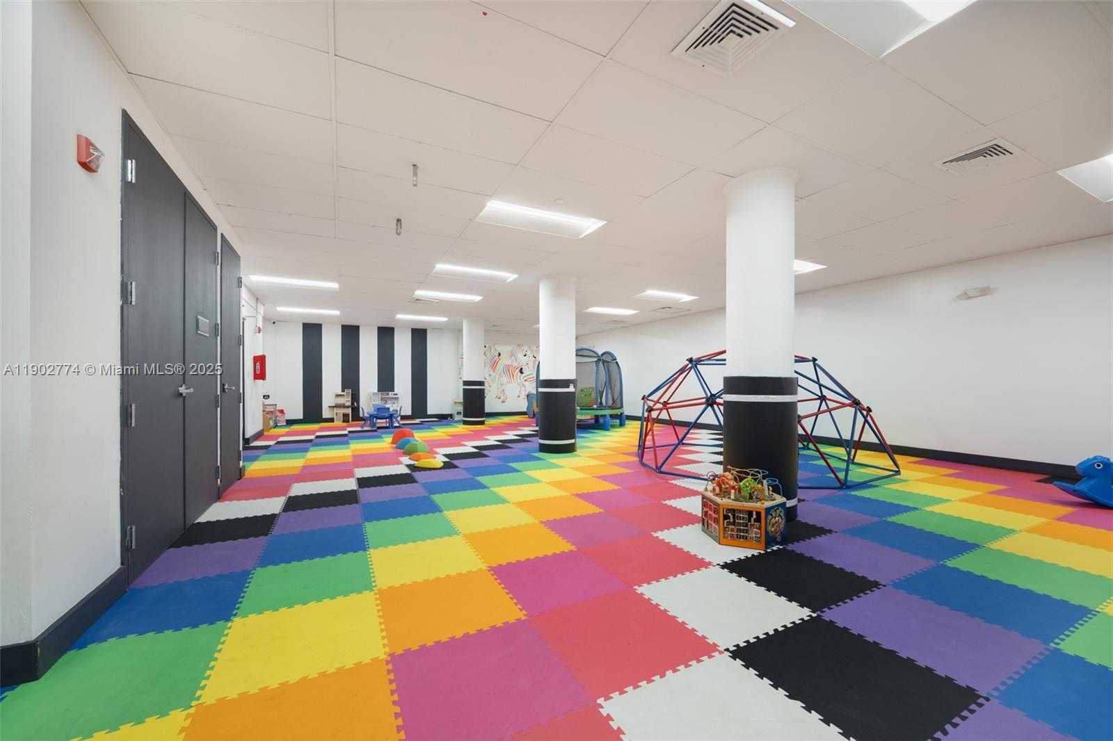 Small Image of 900 BAY DR #1050, Miami Beach Number 25