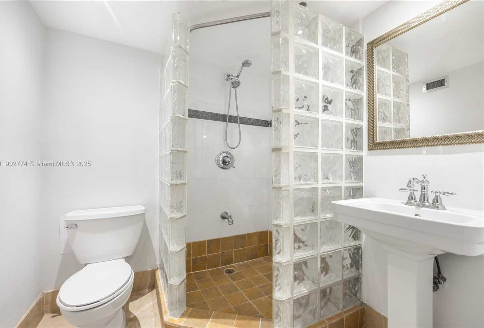 Small Image of 900 BAY DR #1050, Miami Beach Number 5