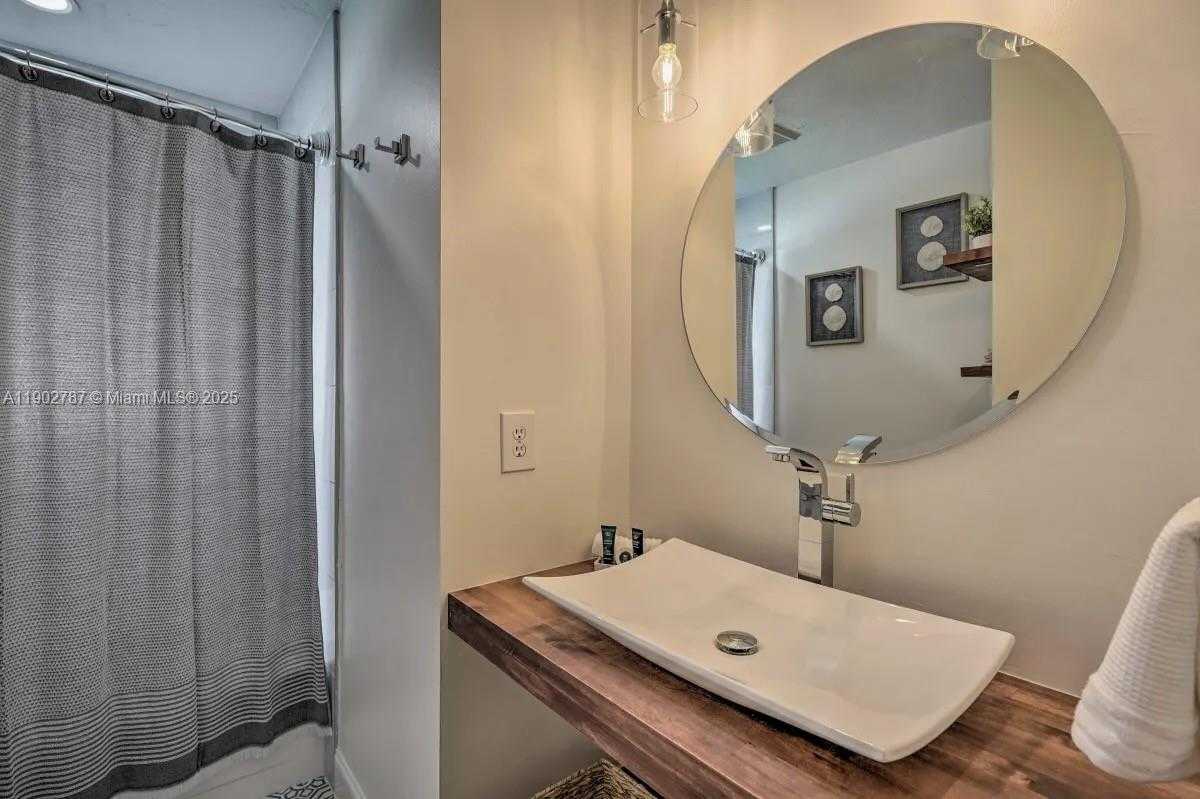 Imagen de Pequeño Objeto