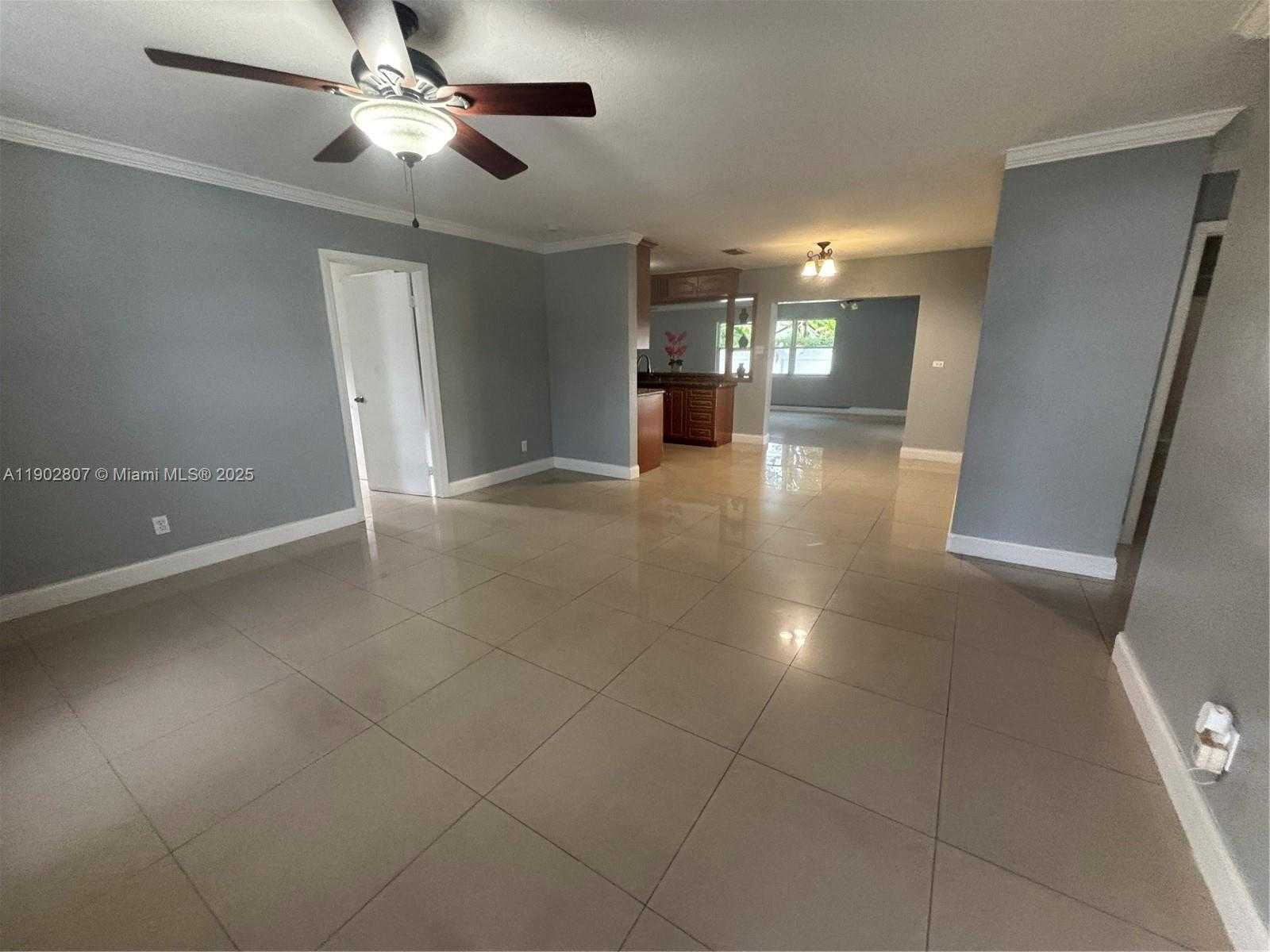Small Image of 6881 SOUTH WEST 6TH ST, Pembroke Pines Number 10