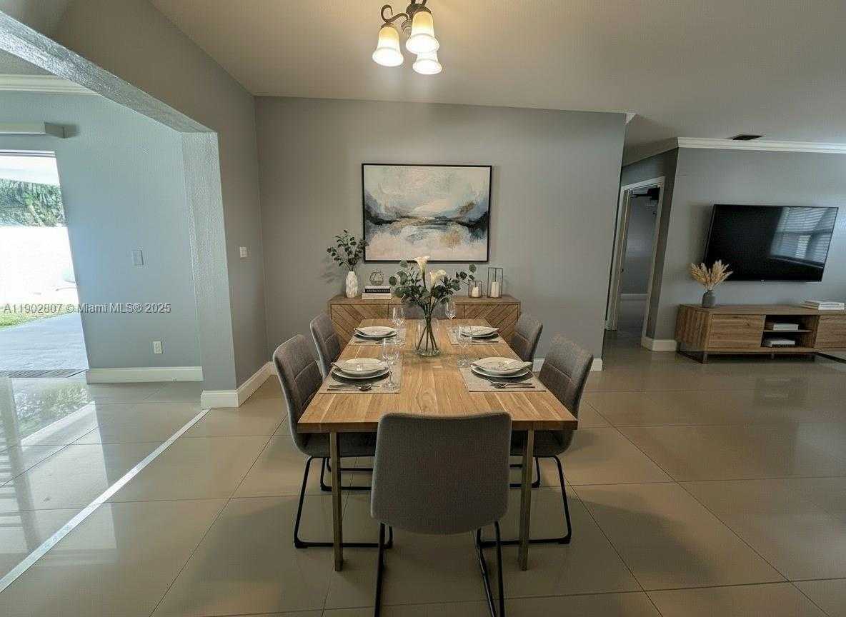 Small Image of 6881 SOUTH WEST 6TH ST, Pembroke Pines Number 11