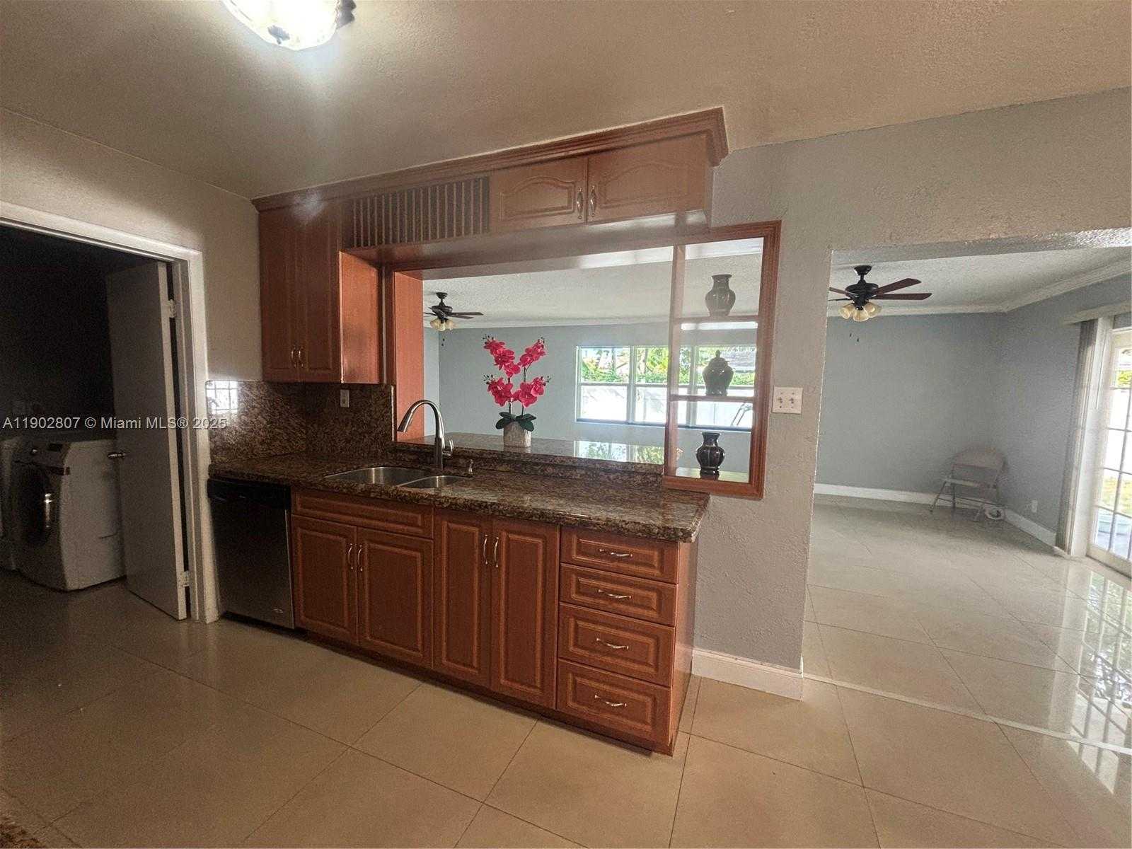 Small Image of 6881 SOUTH WEST 6TH ST, Pembroke Pines Number 12