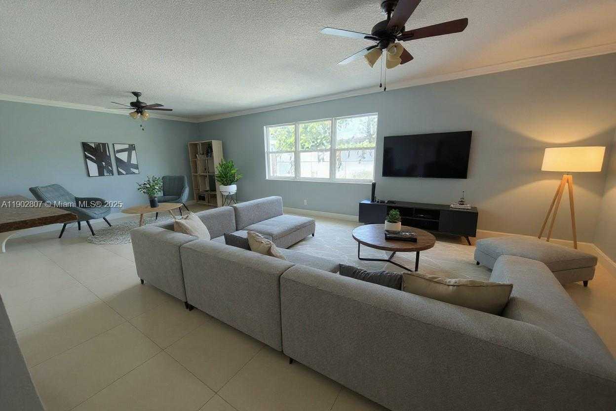 Small Image of 6881 SOUTH WEST 6TH ST, Pembroke Pines Number 15