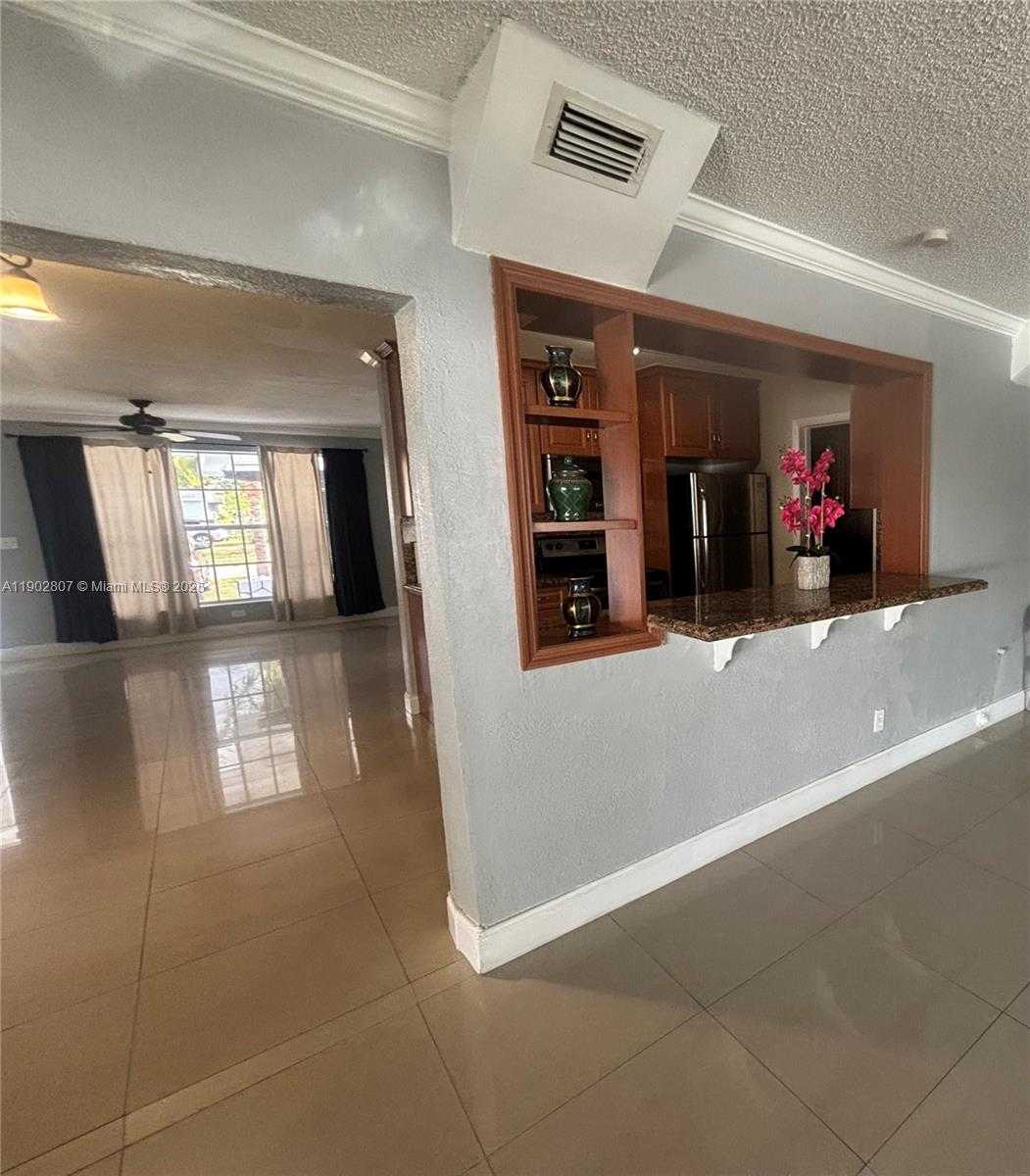 Small Image of 6881 SOUTH WEST 6TH ST, Pembroke Pines Number 17