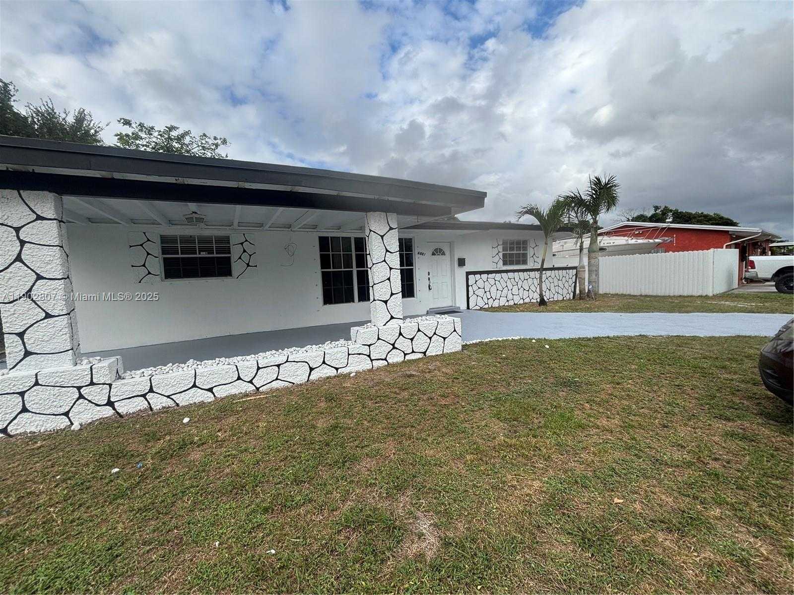 Small Image of 6881 SOUTH WEST 6TH ST, Pembroke Pines Number 2