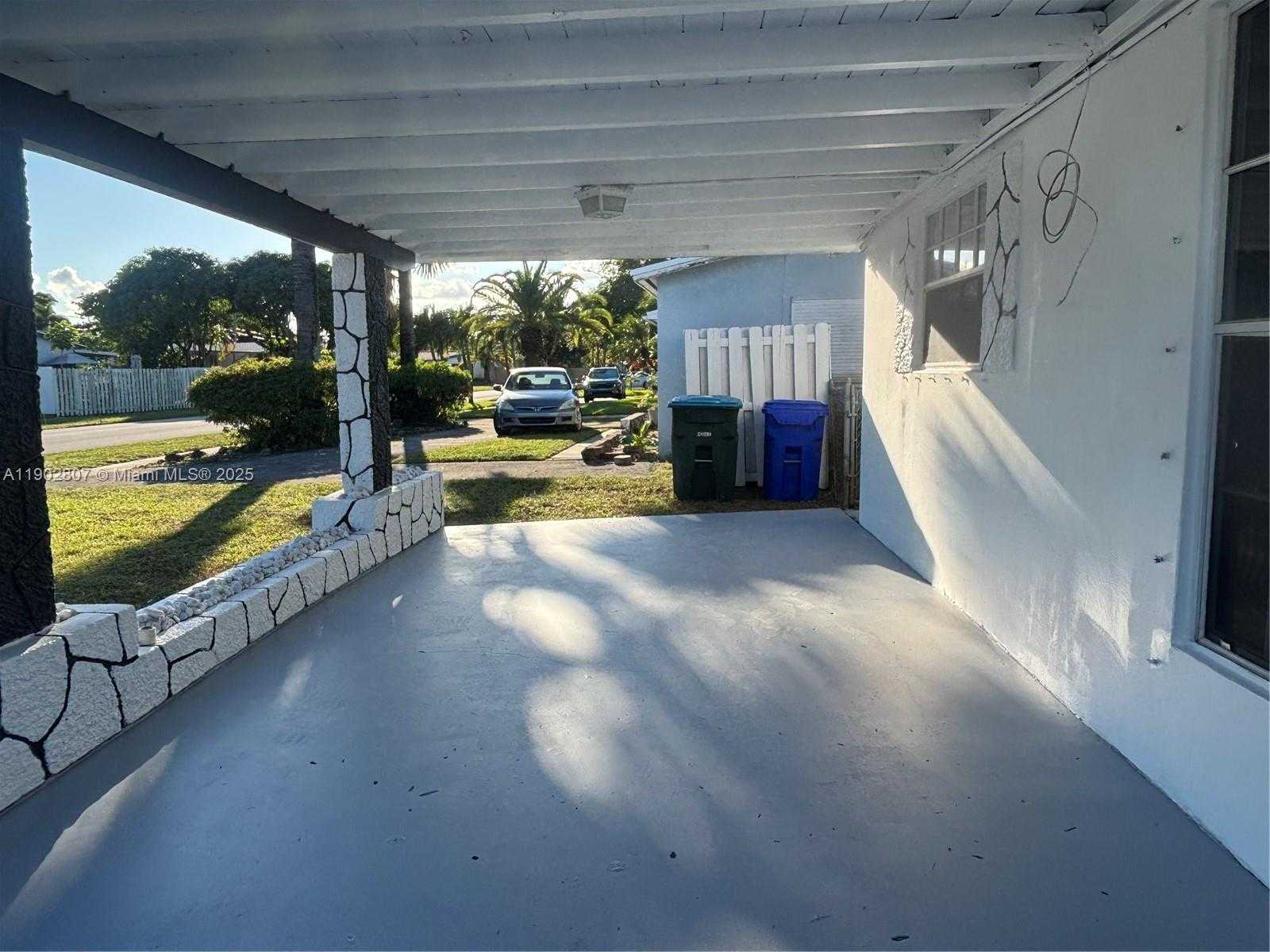 Small Image of 6881 SOUTH WEST 6TH ST, Pembroke Pines Number 5