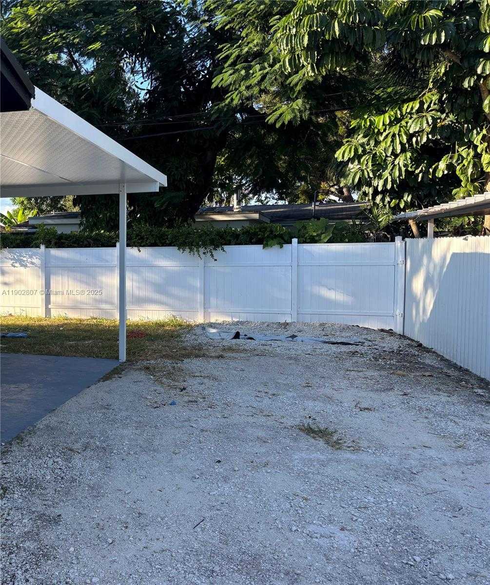 Small Image of 6881 SOUTH WEST 6TH ST, Pembroke Pines Number 6