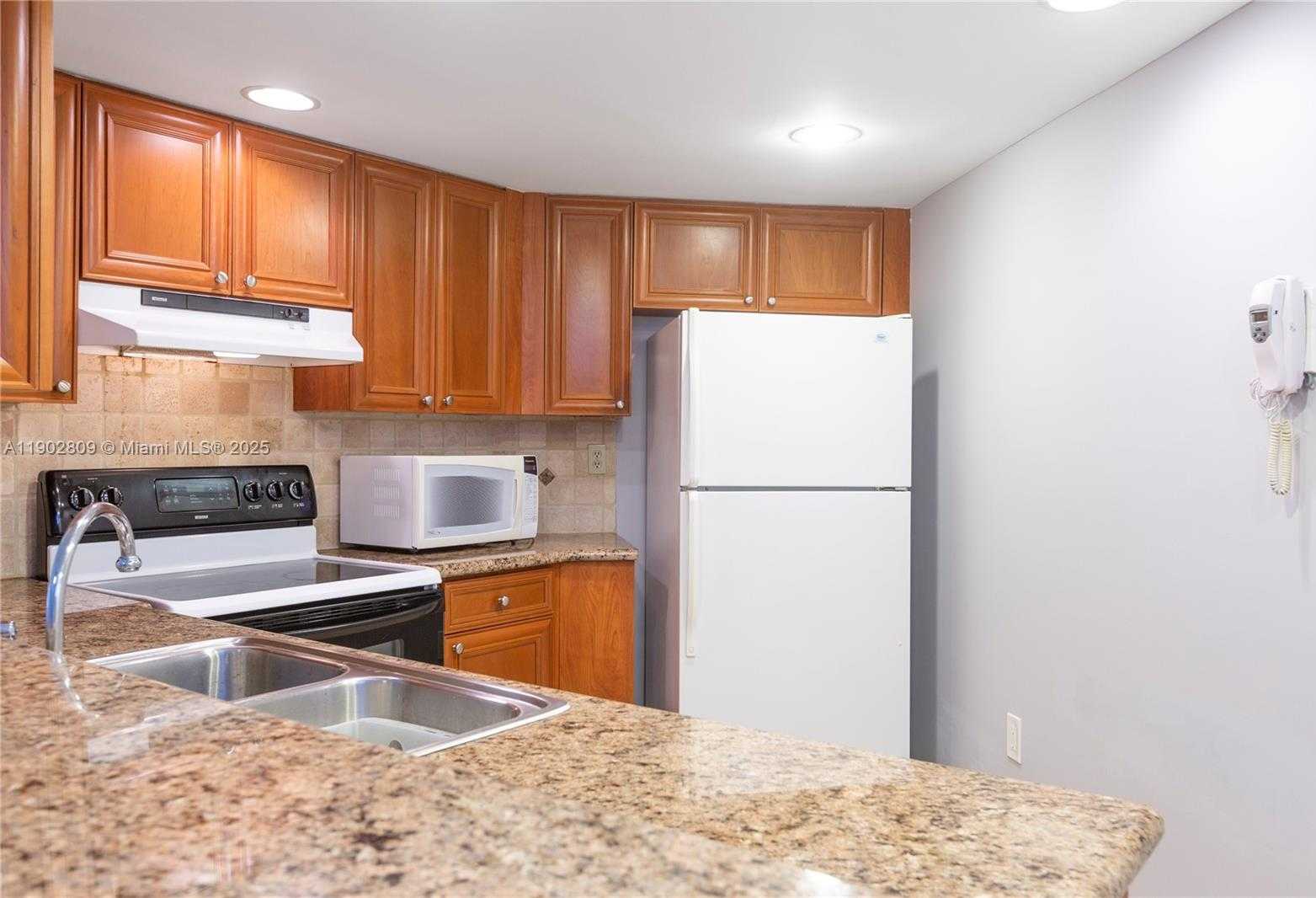 Small Image of 10257 NORTH WEST 9TH ST CIR #106-10, Miami Number 5