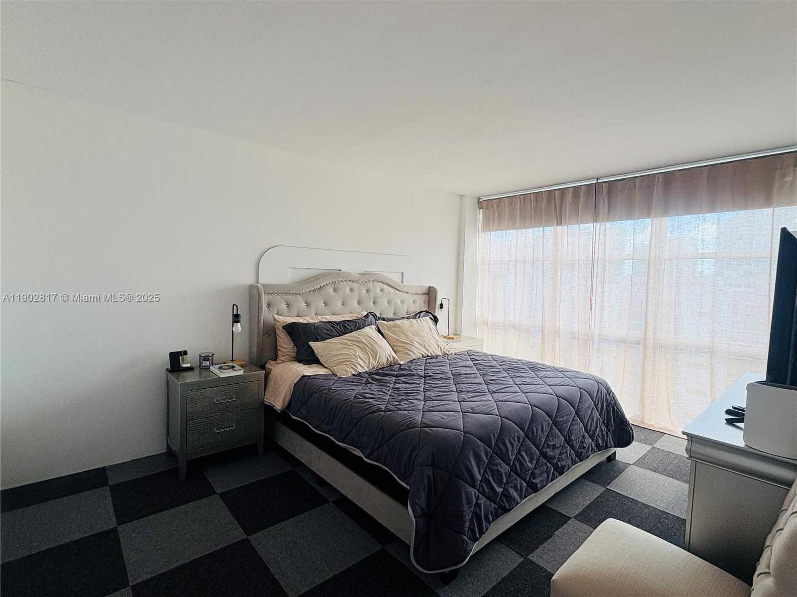 Small Image of 17021 NORTH BAY RD #1022, Sunny Isles Beach Number 4