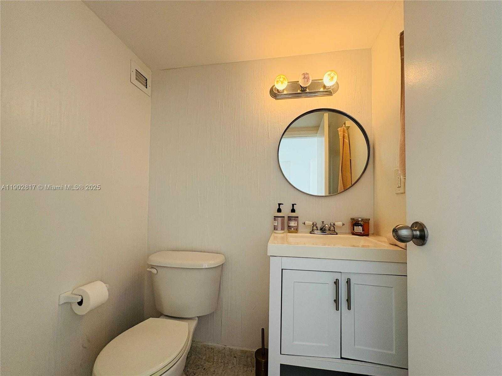 Small Image of 17021 NORTH BAY RD #1022, Sunny Isles Beach Number 8