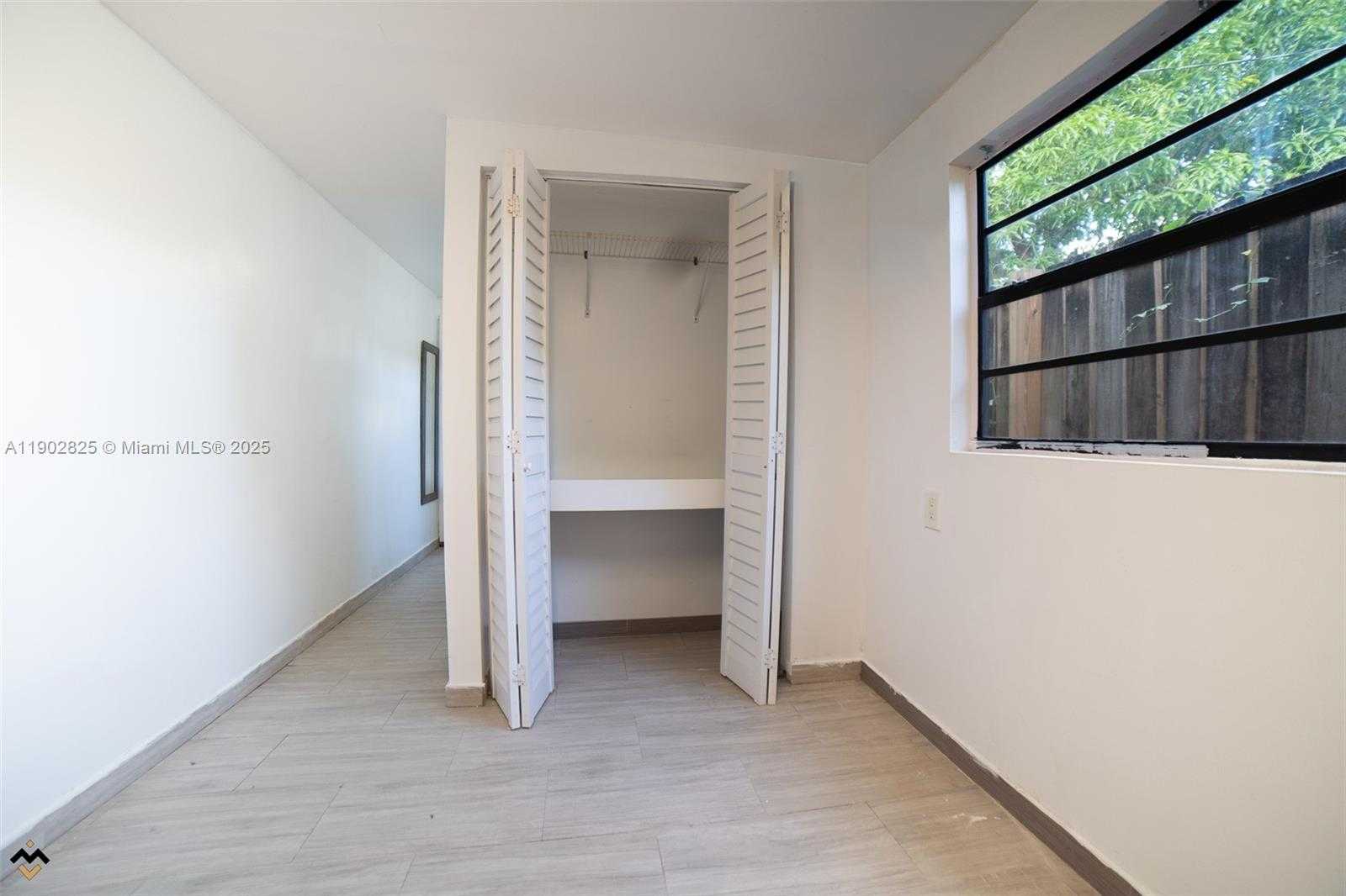 Small Image of 12615 EAST RANDALL PARK DR #1, Miami Number 27