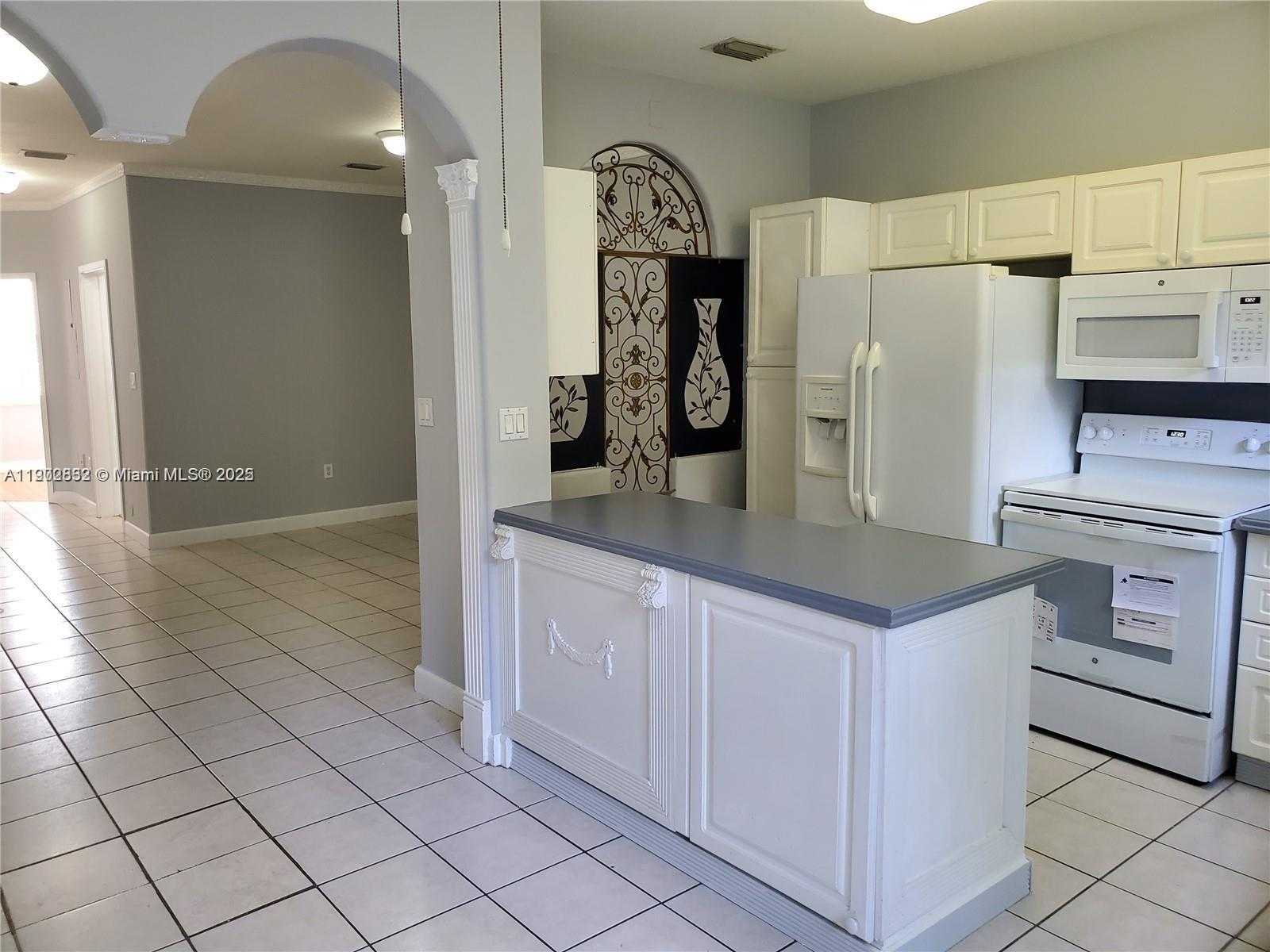 Small Image of 5560 NORTH WEST 107TH AVE #1015, Doral Number 8