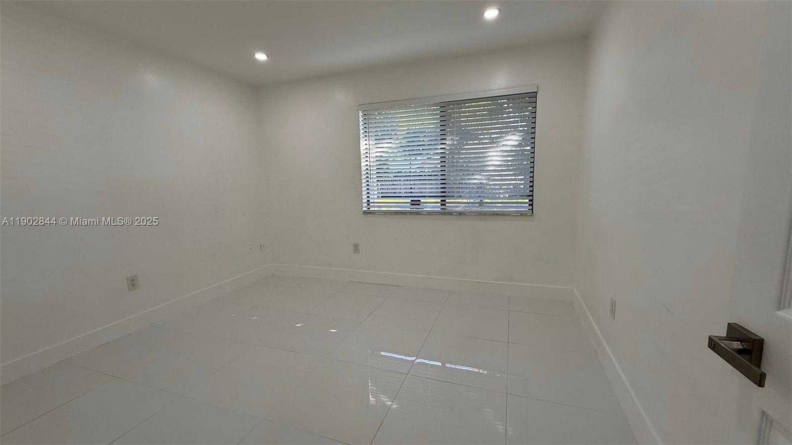 Small Image of 17010 SOUTH WEST 93RD AVE, Palmetto Bay Number 11