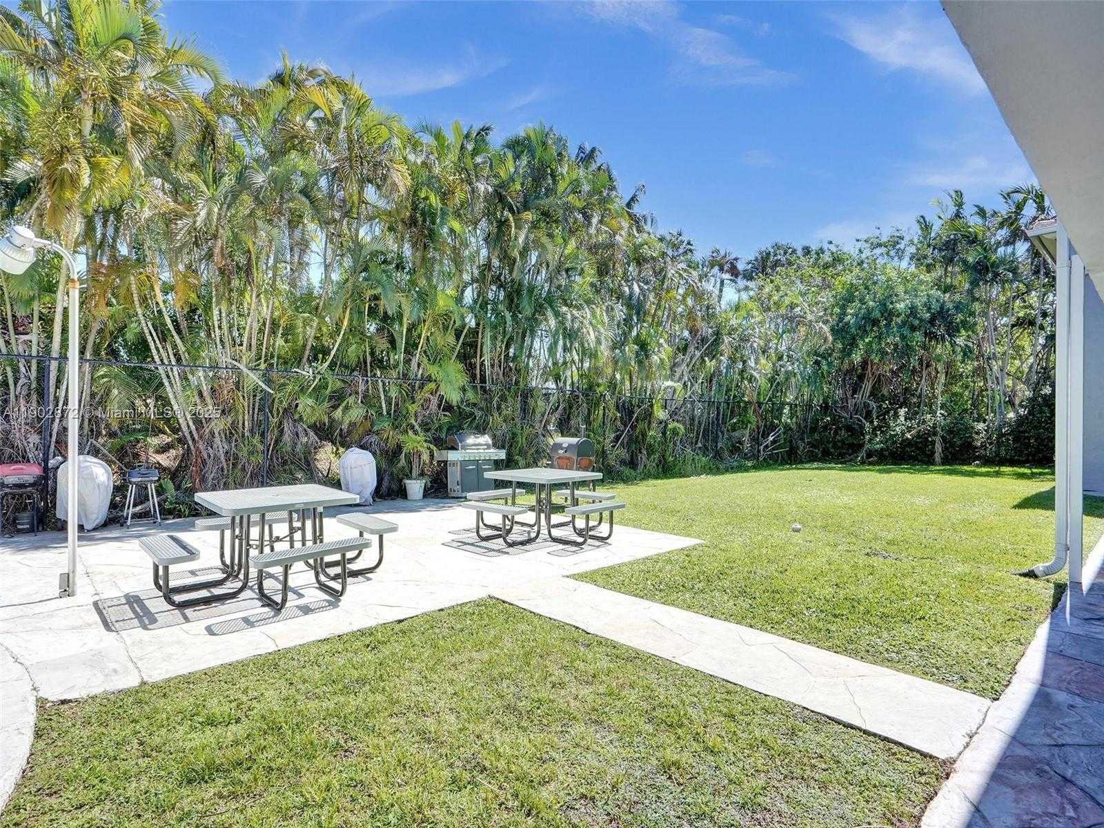 Small Image of 1515 SOUTH 14TH AVE #10, Hollywood Number 9