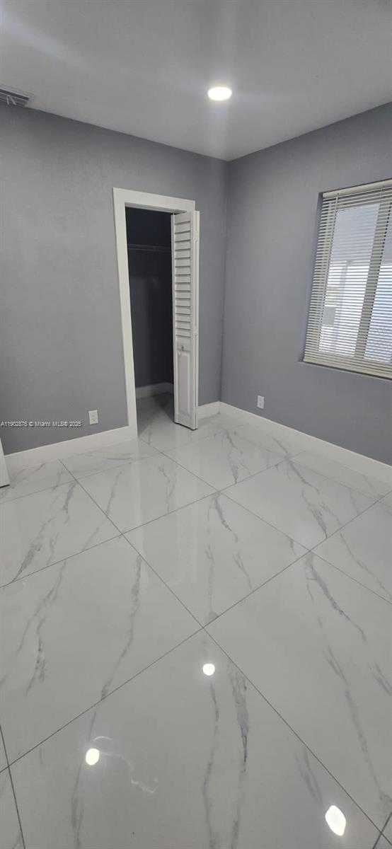 Imagen de Pequeño Objeto