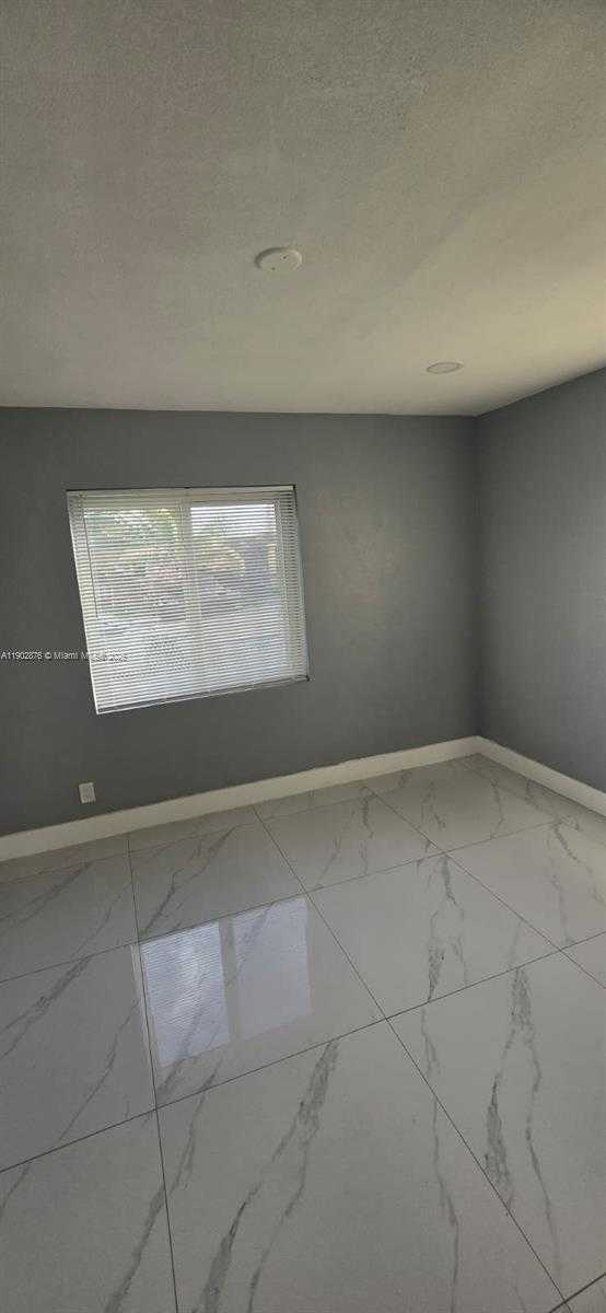 Imagen de Pequeño Objeto