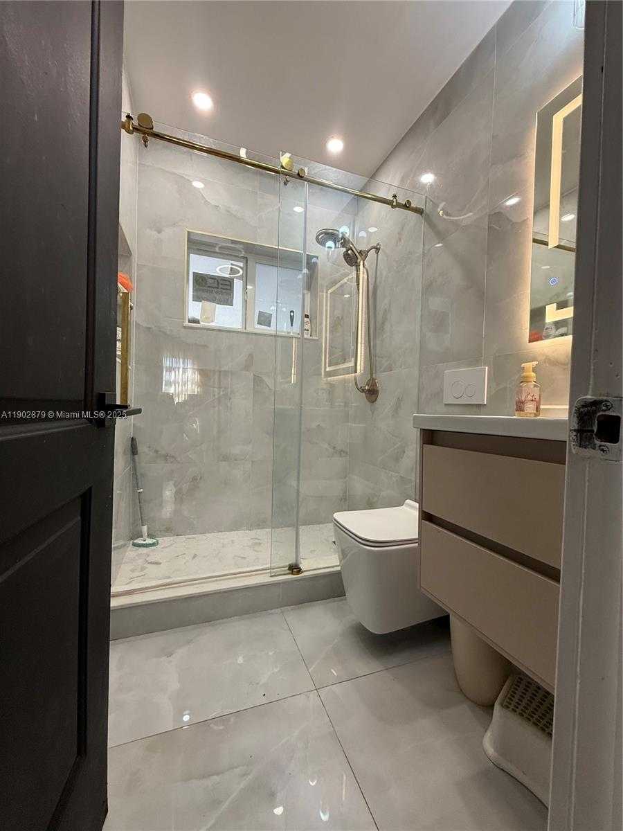 Small Image of 6464 WEST 11TH AVE, Hialeah Number 12