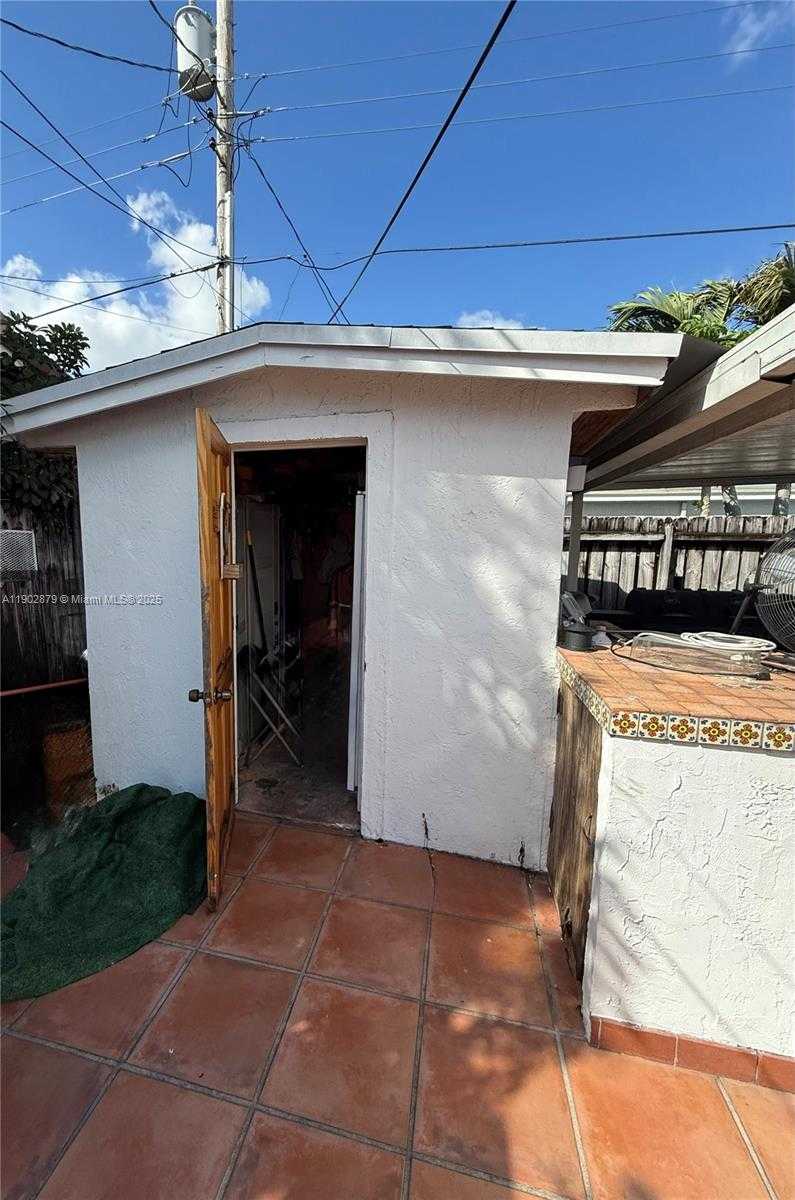 Small Image of 6464 WEST 11TH AVE, Hialeah Number 15