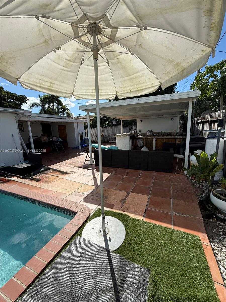 Small Image of 6464 WEST 11TH AVE, Hialeah Number 19