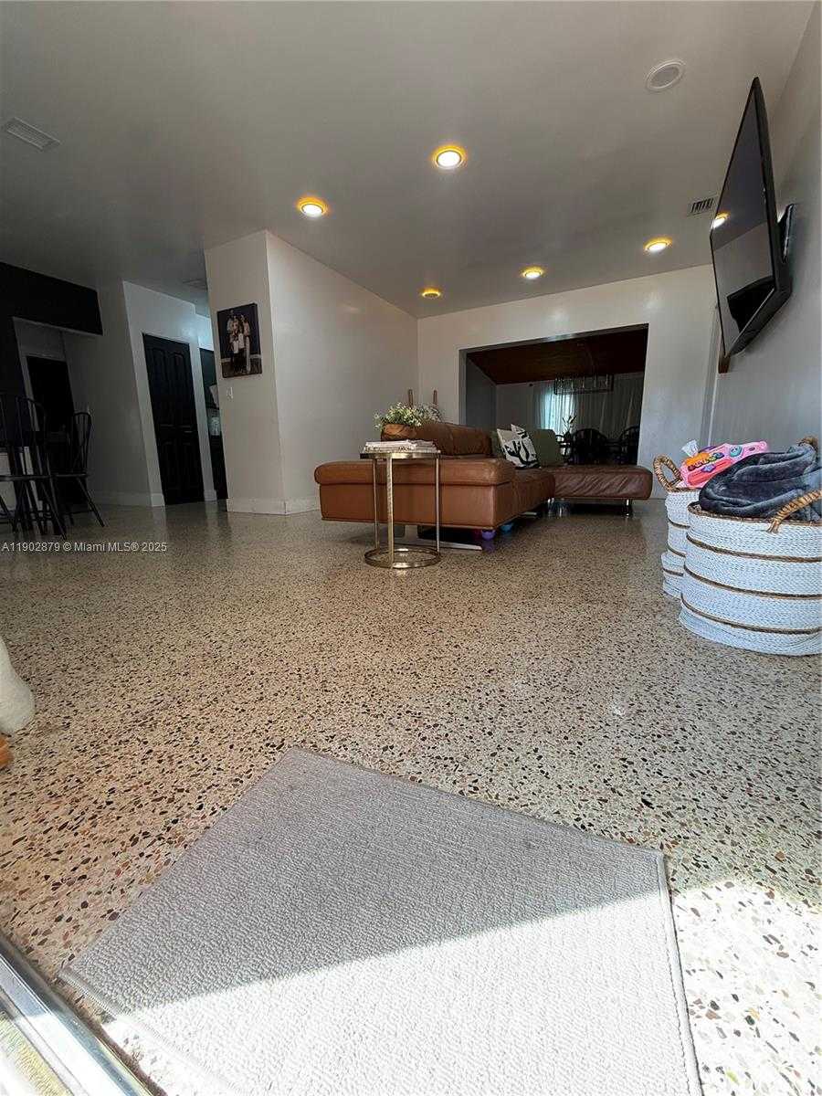 Small Image of 6464 WEST 11TH AVE, Hialeah Number 3