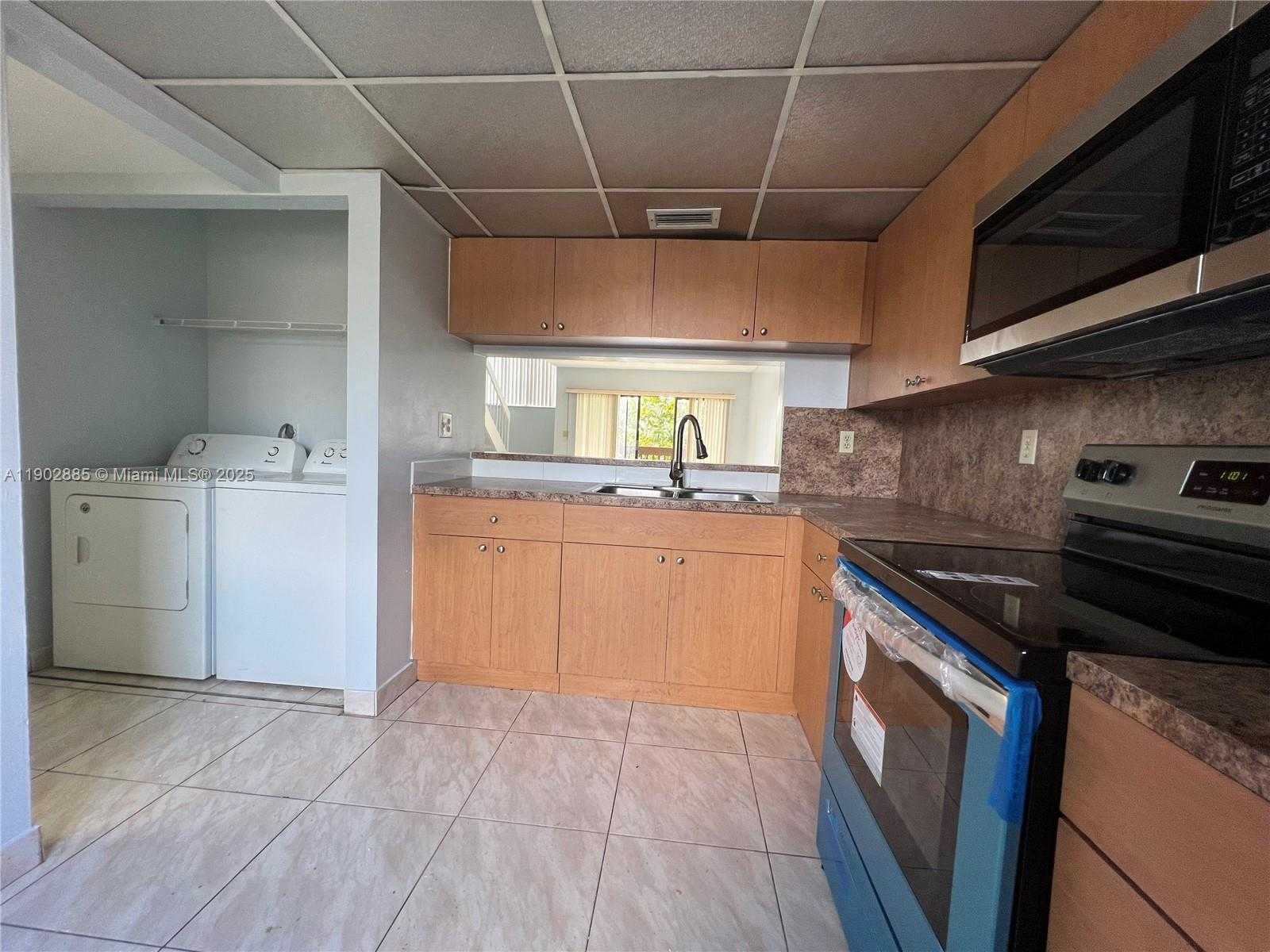 Small Image of 10060 NORTH WEST 9TH ST CIR #20, Miami Number 5