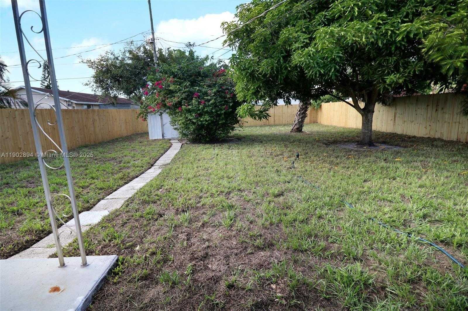 Imagen de Pequeño Objeto