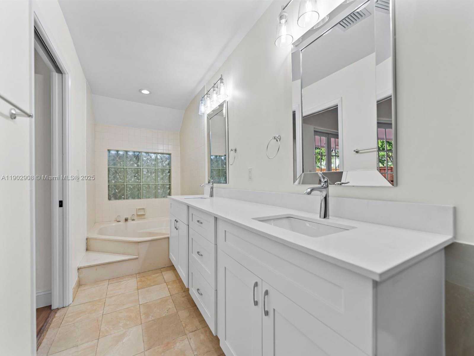 Small Image of 9947 NORTH WEST 47TH TER, Doral Number 15