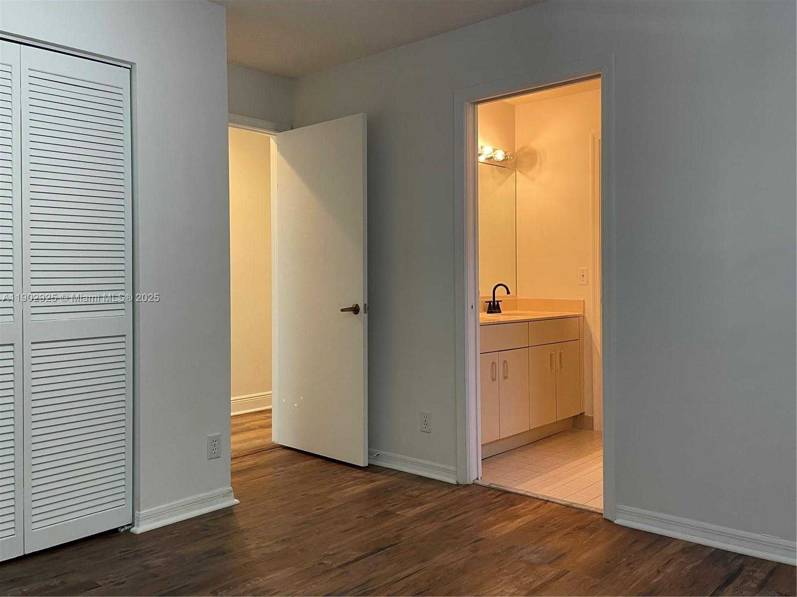 Small Image of 785 HERON RD #785, Weston Number 13