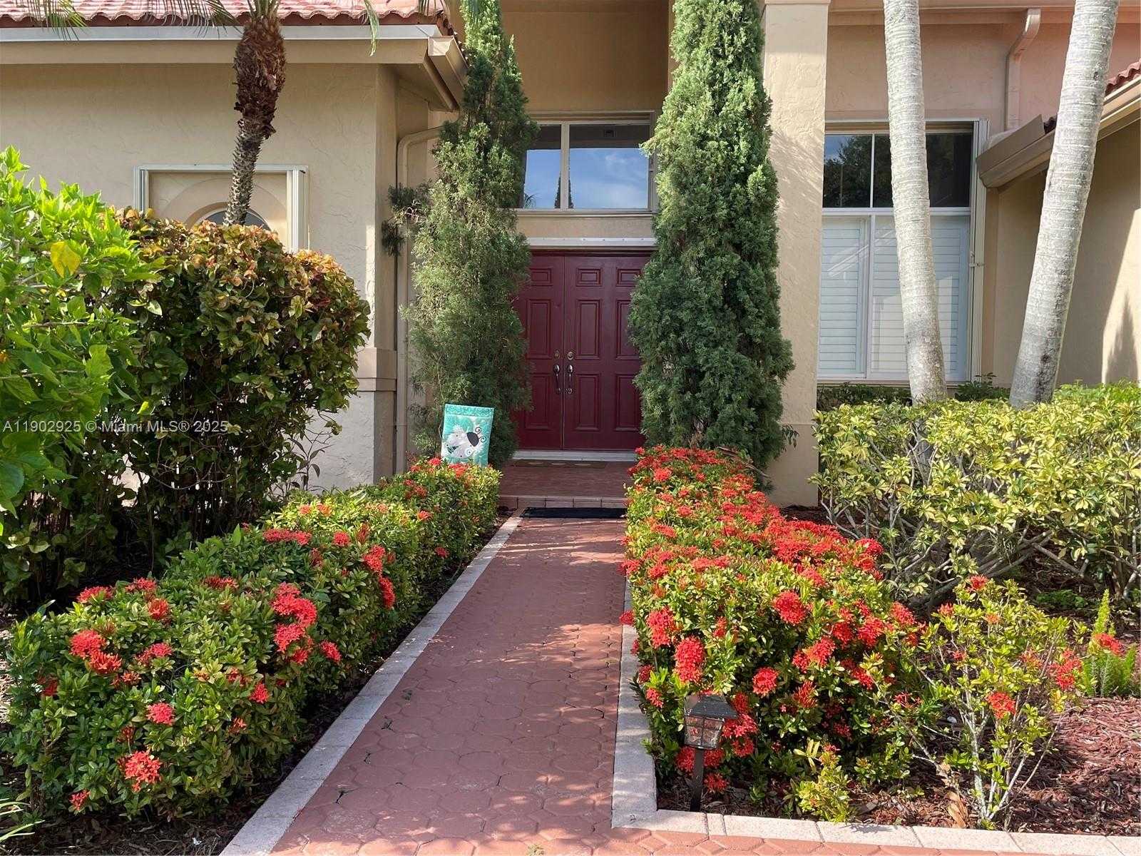 Small Image of 785 HERON RD #785, Weston Number 2