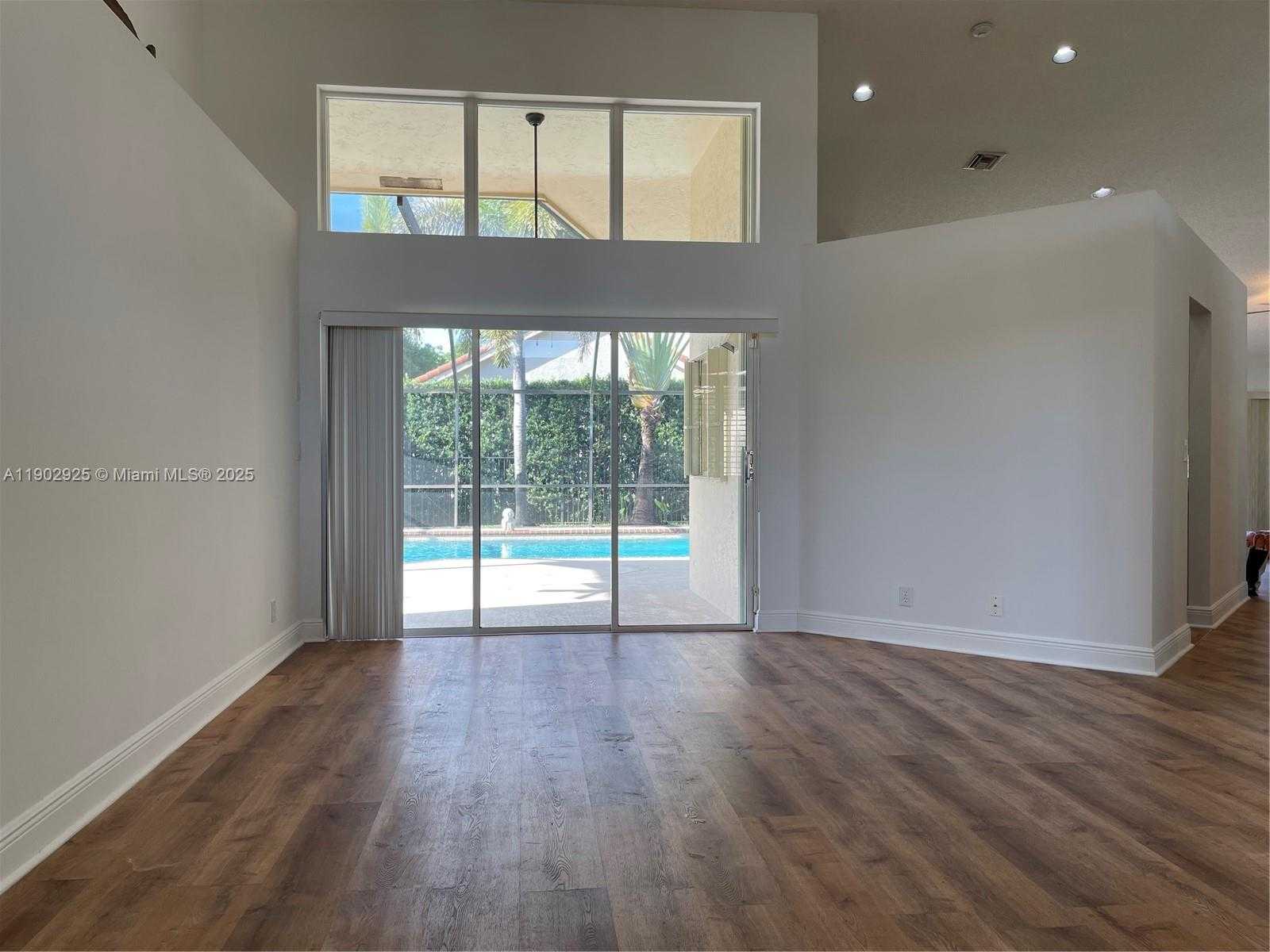 Small Image of 785 HERON RD #785, Weston Number 3